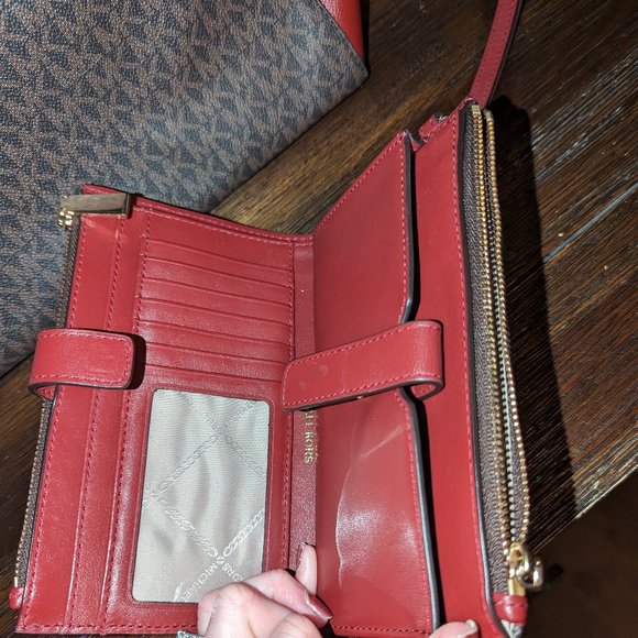 Michael Kors Wallet - Picture 6 of 8